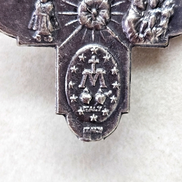 VINTAGE Catholic Silver-Tone Cross Pendant Beaded Stone Necklace Made in Italy - Picture 7 of 9